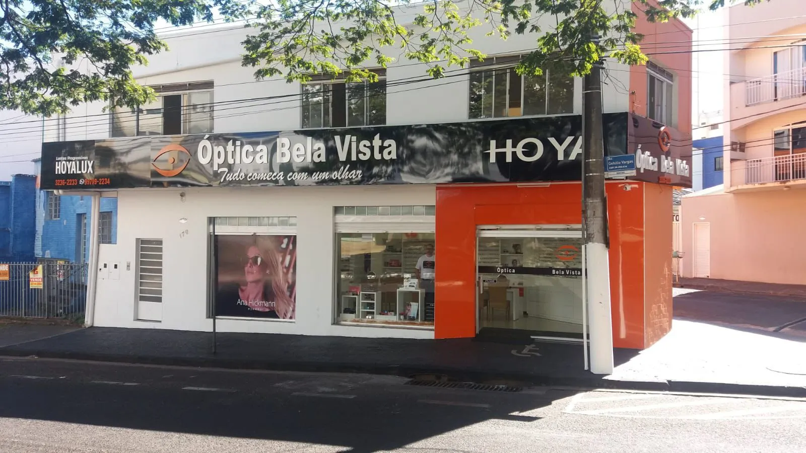 Fachada da Óptica Bela Vista na Av. Getúlio Vargas, Centro de Uberlândia