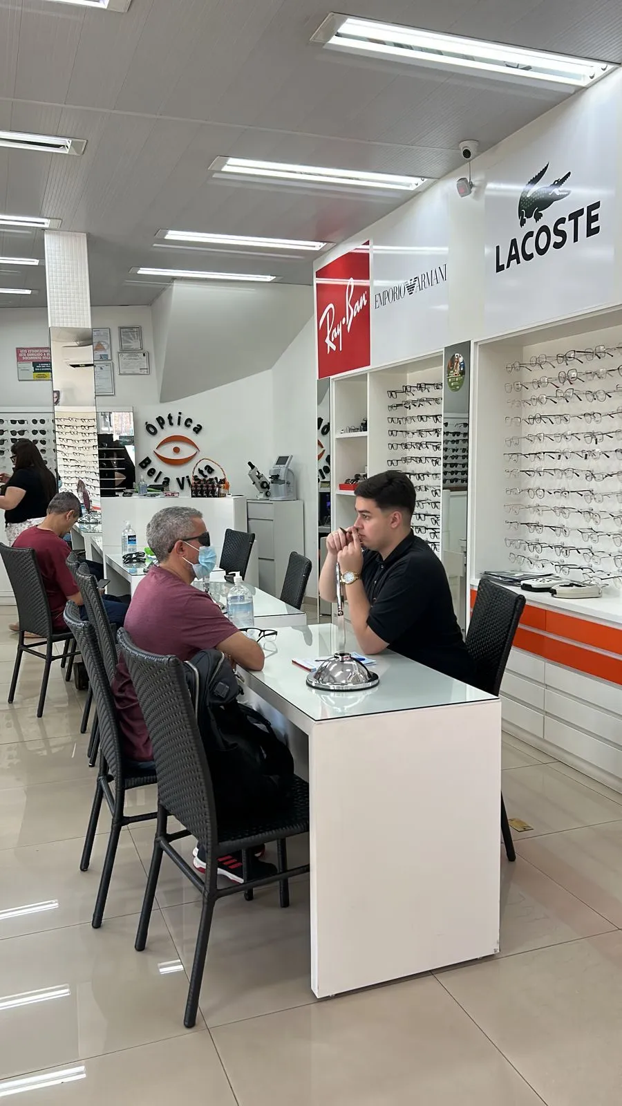 Interior da loja da Óptica Bela Vista no Centro de Uberlândia